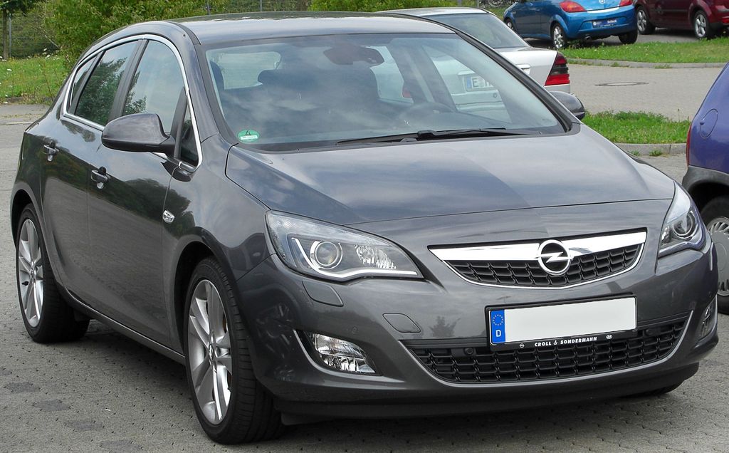 Opel astra gtc интерьер